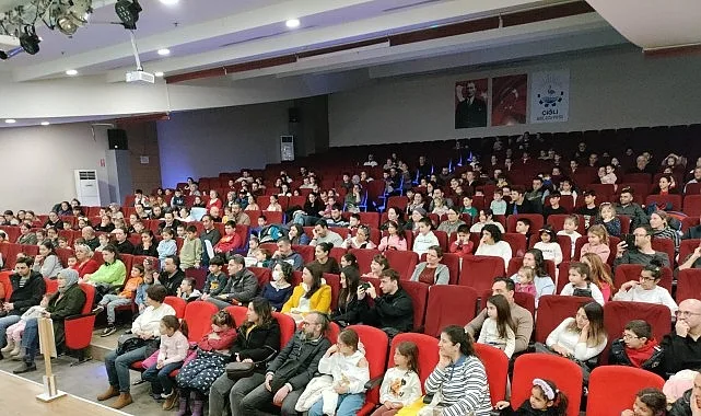 Çiğli’de Minikler Mikroplara Karşı Sahneye Çıktı