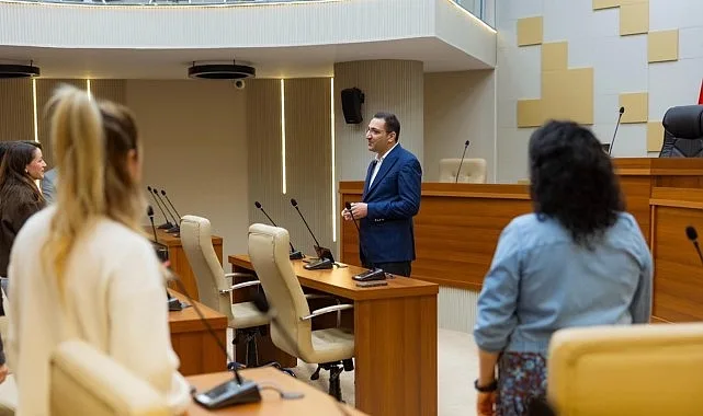 Başkan Yiğit, Yeni Evlenen Çiftlere Destek Kartlarını Teslim Etti
