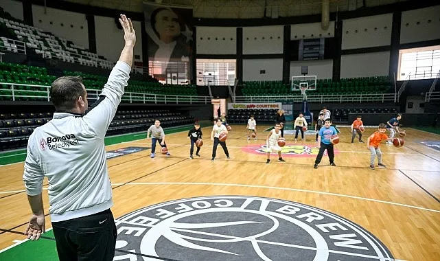 Bornova’da çocuklar sporla büyüyor