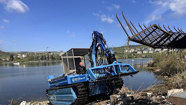 Kocaeli Büyükşehir Belediyesi, Gölkaypark’taki göleti temizledi