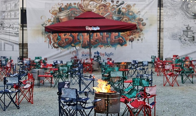 Bayrampaşa’da By Kafe açıldı: İbrahim Akın gençleri ateş başında sohbete davet etti