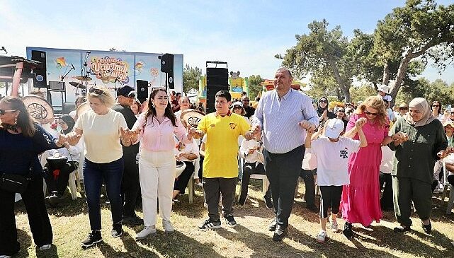 Menderes Uçurtmalarla Rengarenk
