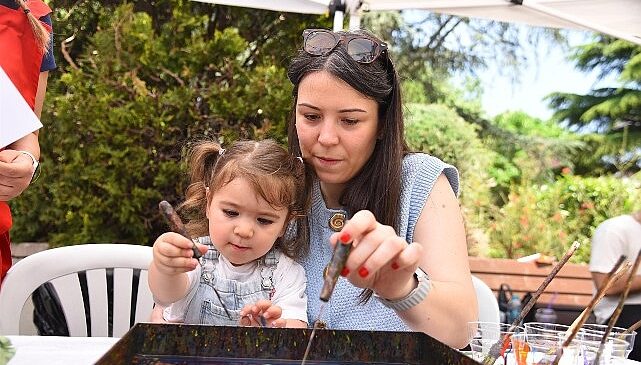 Anneler Günü Kadıköy’de Coşkuyla Kutlandı