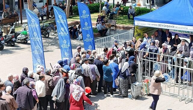Başkan Çerçioğlu’nun Öncülüğünde Ata Tohumlarından Üretilen Fideler Vatandaşlarla Buluşuyor