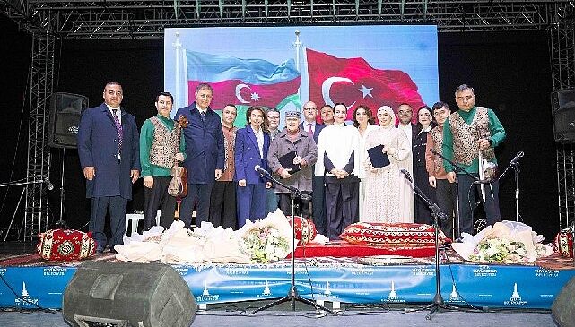 40 yıllık kardeşlik şarkılarla kutlandı