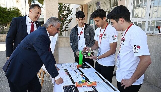 Kemer’de TÜBİTAK 4006 Bilim Fuarı
