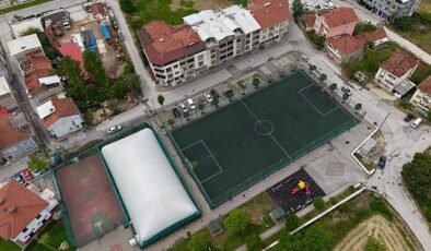 Gemlik’te Halı Sahalar Yenilendi