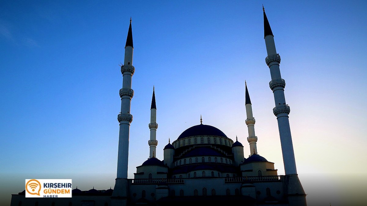 Kırşehir'de Cumhuriyet Bayramı 1500 Fidan Dikilerek ve Konserlerle Kutlandı